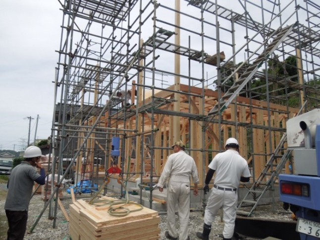 2004.06.11　上棟1日目